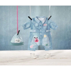 Zapf Creation BABY Born - Deluxe Jeans Overall - 43 Cm 6 Zapf Creation BABY Born - Deluxe Jeans Overall - 43 Cm -Kinderspielzeug Verkauf 241654 4001167832592 zapf baby born deluxe jeans overall 02