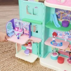 SPIN MASTER Gabby's Dollhouse - Deluxe-Raum - Badezimmer Mit MerCat-Figur -Kinderspielzeug Verkauf 246013 778988374108 spin master gabby s dollhouse badezimmer 05
